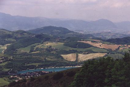 The turquoise Lago di Fiastra