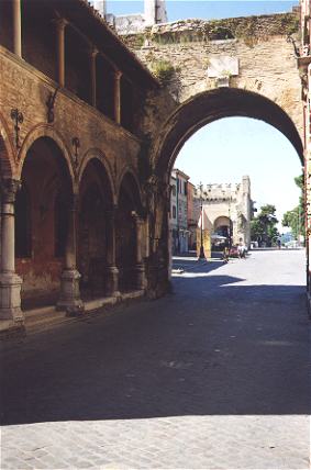 Arco di Augusto (2AD), Fano