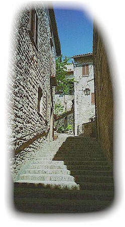 21f.jpg (Assisi - back street)
