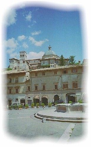 5f.jpg (Assisi - Duomo from Piazza Santa Chiara)