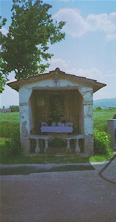 7.jpg (Shrine at Cannara)