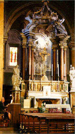 Pitigchrch.jpg (Pitigliano - inside the Basicilicca de Pitigliano - with organist)