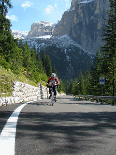 The tandem - ascending the Passo Sella